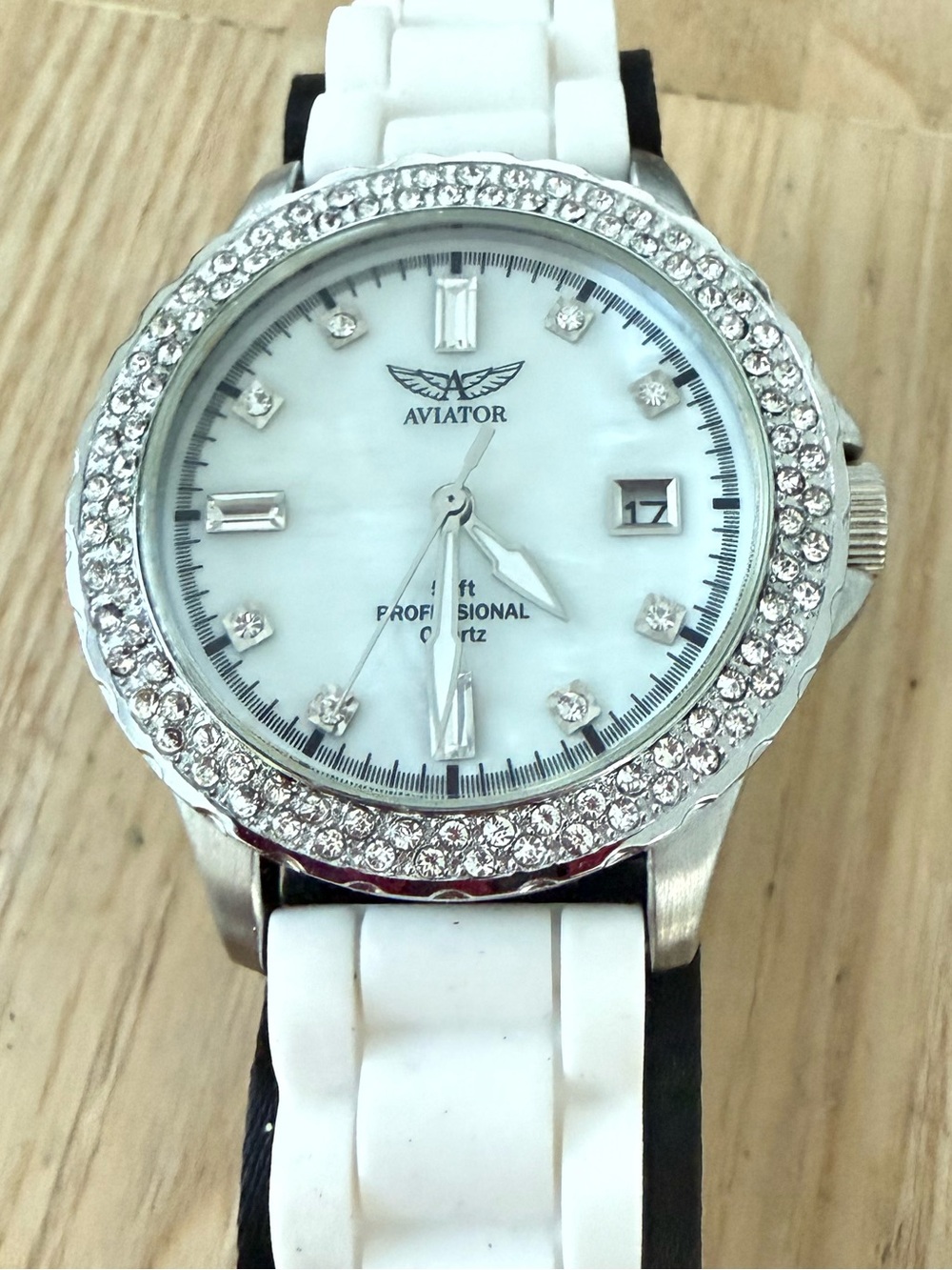 Invicta ladies Aviator silver tone  white strap watch NEW BATTERY